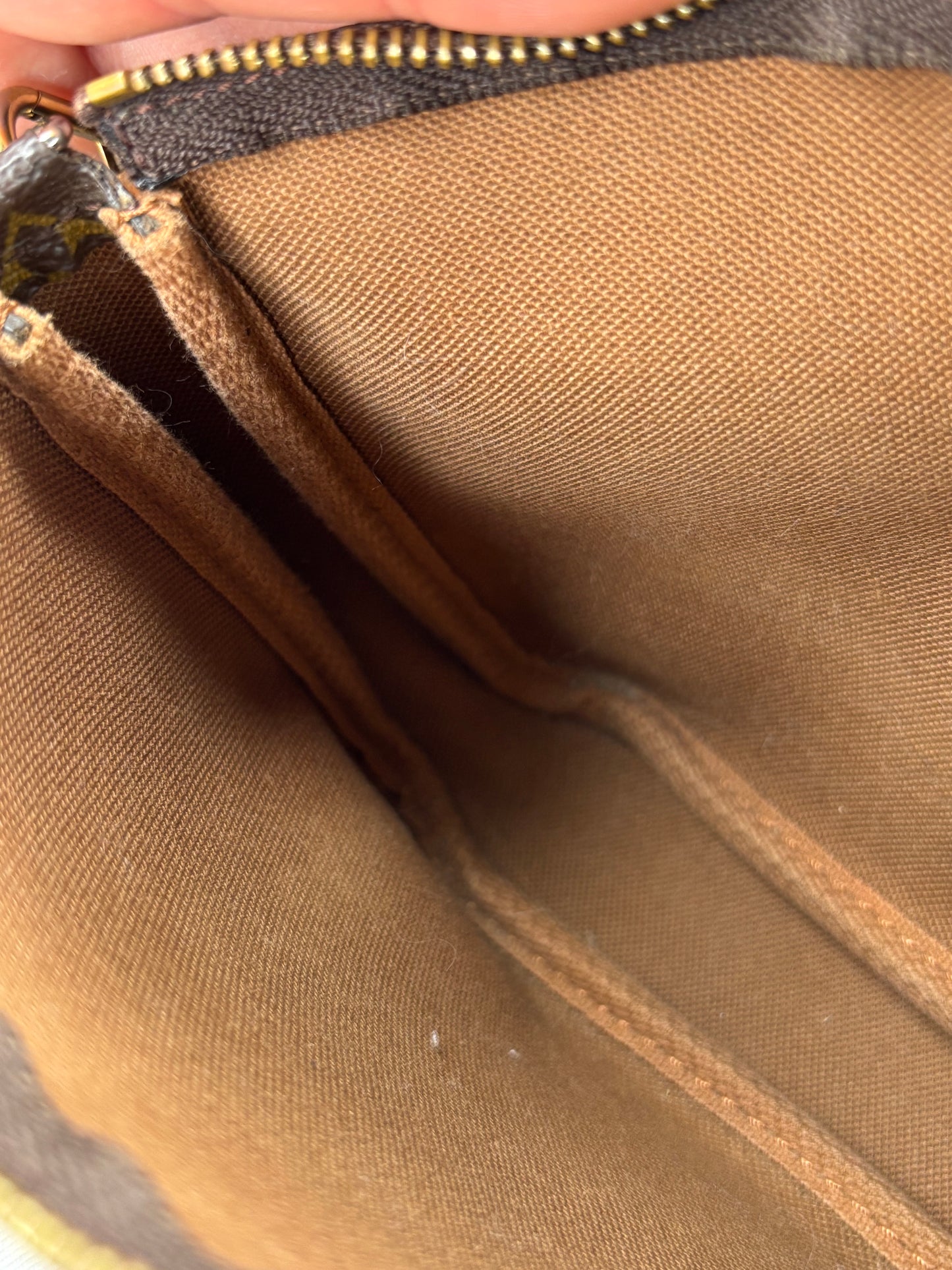 LOUIS VUITTON MONOGRAM POCHETTE HAND BAG