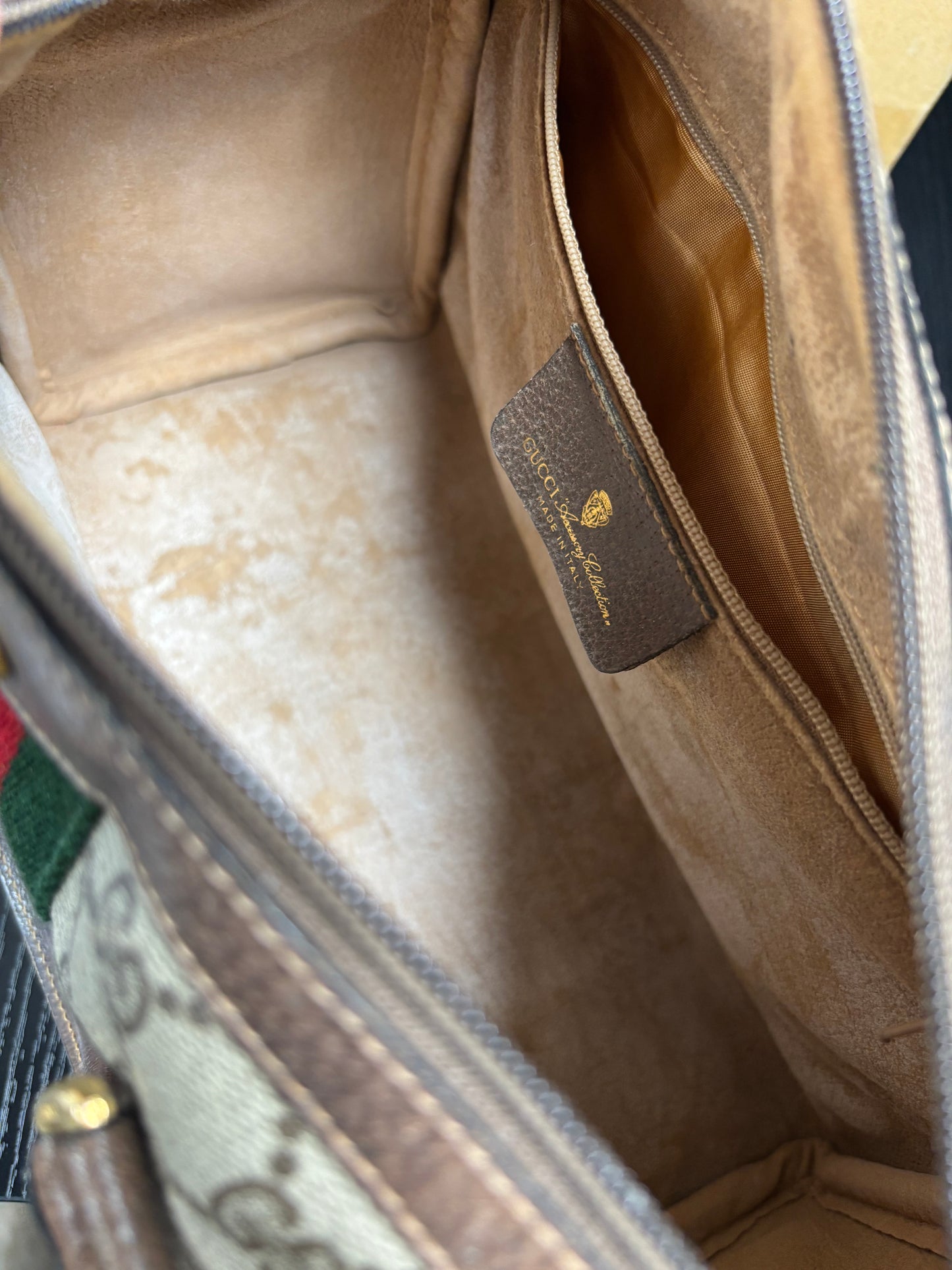 GUCCI GG SUPREME SHERRY LINE HAND BAG