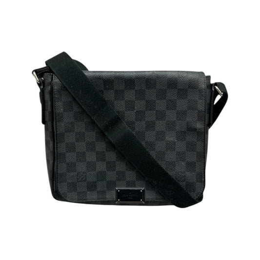 LOUIS VUITTON DISTRICT MESSENGER BAG